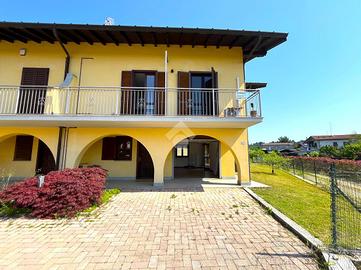 VILLA A SCHIERA A CAVARIA CON PREMEZZO
