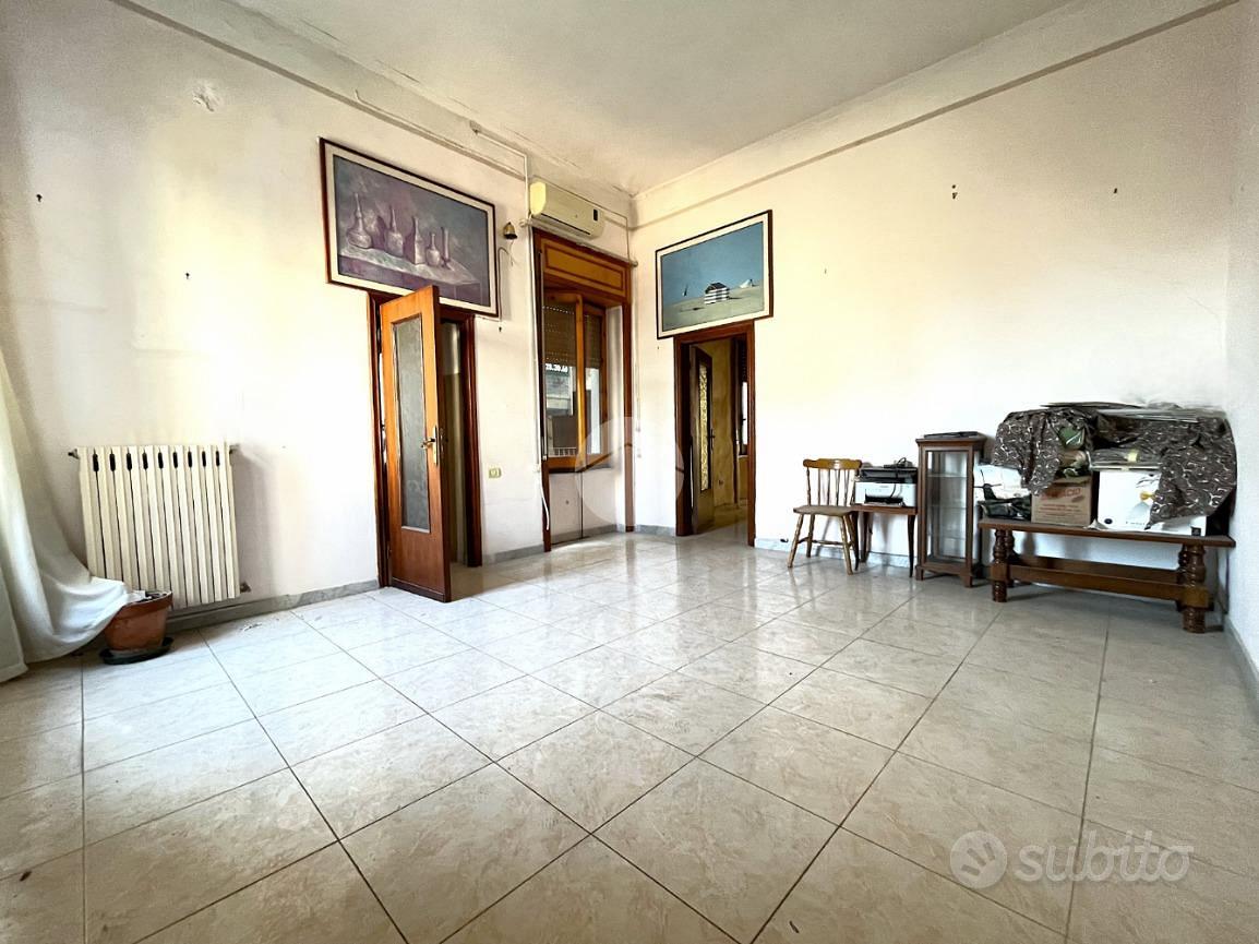 4 LOCALI A NAPOLI - Vista 4