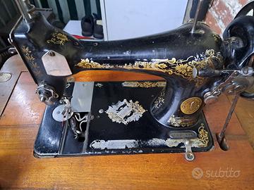 Macchina da cucire con mobiletto – Anni ’30