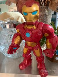 Iron Man linea Marvel