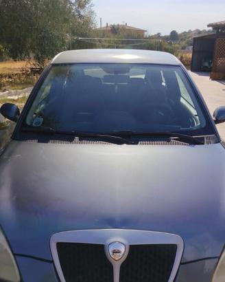 Lancia y