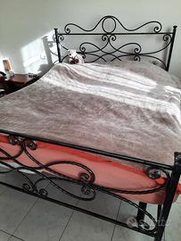 struttura letto ferro battuto 