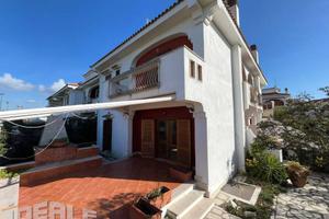 Villa di 130 m² con più di 5 locali a Ardea
