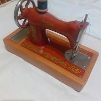 Macchina da cucire piccola
Anni 70 made in USSR fu