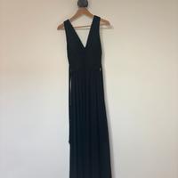 vestito nero elegante e scollato