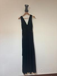 vestito nero elegante e scollato