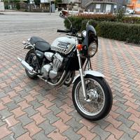 TRIUMPH THUNDERBIRD 900