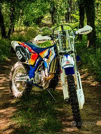 Moto enduro Yamaha WR450F rifatta completamente