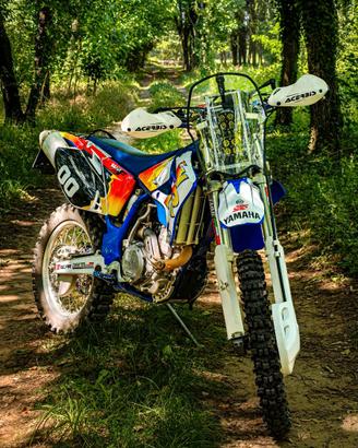 Moto enduro Yamaha WR450F rifatta completamente