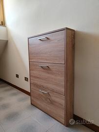 Elegante Scarpiera Verticale