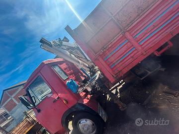 Iveco 50-10 con gru