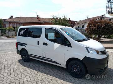 Nissan autocarro 
