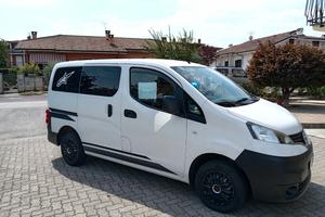 Nissan autocarro 