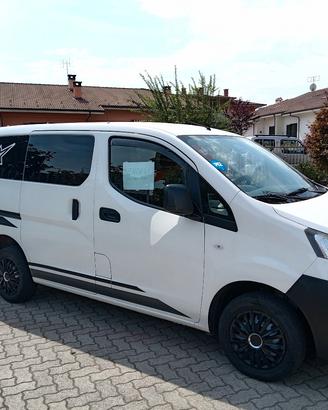 Nissan autocarro 