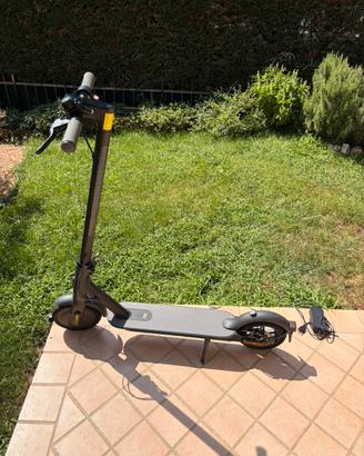 Monopattino elettrico XIAOMI ESSENTIAL