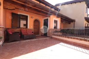 VILLA A SCHIERA CENTRALE A TORTORETO