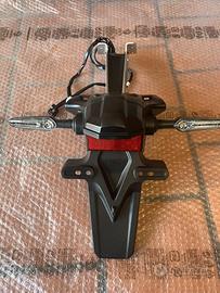 porta targa con frecce yamaha r7