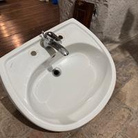 Lavabo bagno con  rubinetto