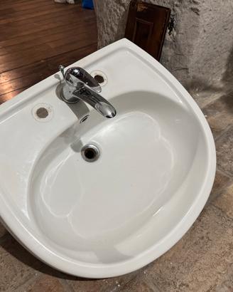 Lavabo bagno con  rubinetto