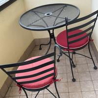 Set tavolo con 2 sedie da giardino