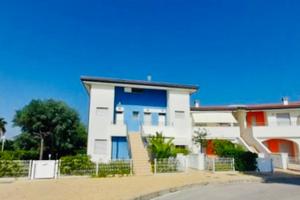 Piano terra 200 mt dal mare con giardino 6 posti