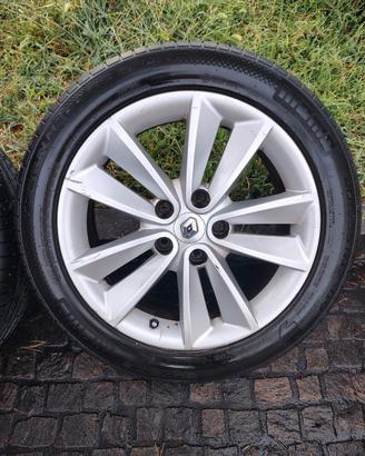 205/55 R17 4 gomme  con cerchi in lega 