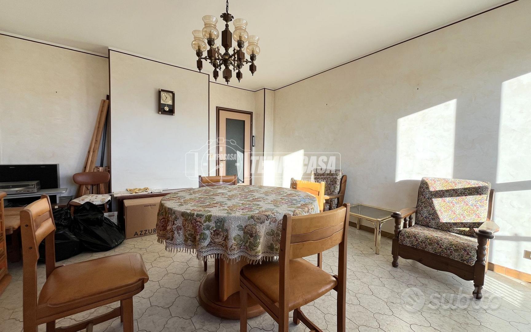 5 LOCALI CON VISTA E BOX AUTO A COSSATO! - Vista 2