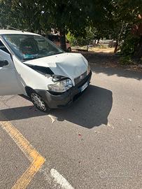 Fiat punto “incidentata”