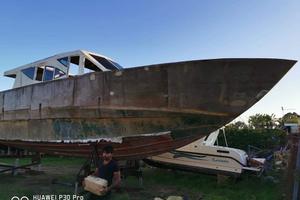 Barca in costruzione per attività marina