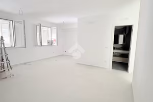 3 LOCALI A AFRAGOLA