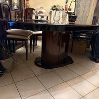 Tavolo da sala senza sedie