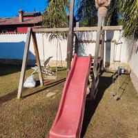 Scivolo e altalena da giardino per bambini