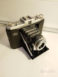 Macchina fotografica antica