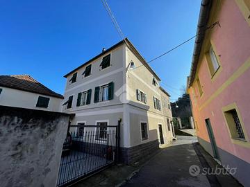 VILLA A SCHIERA A SANT'OLCESE