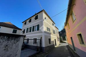 VILLA A SCHIERA A SANT'OLCESE