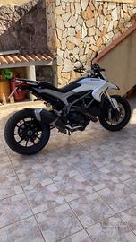 Ducati hypertrada 821