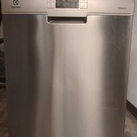 lavastoviglie Electrolux