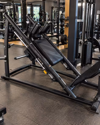 Hack Squat Matrix Magnum professionale – palestra
