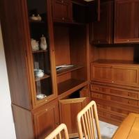 Vetrina in noce scuro