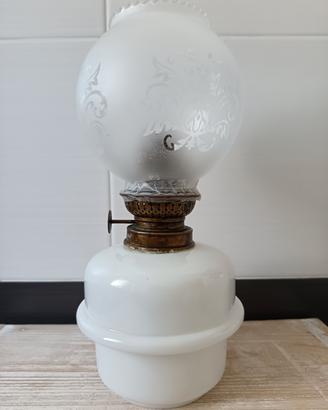 Lampada a olio: serbatoio in vetro opalino 