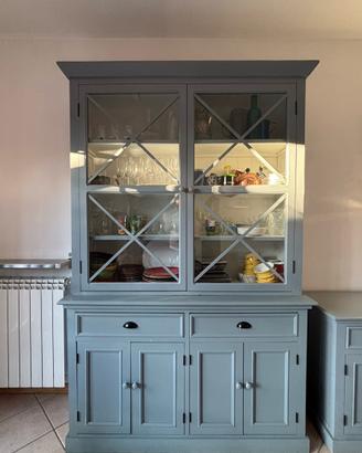 Credenza Maisons du Monde con vetrina e cassetti