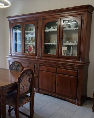 sala con vetrina 