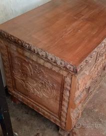 cassapanca in legno di noce antico