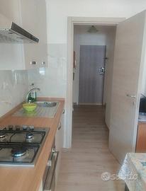 TIBURTINA CASAL BERTONE GRAZiOSO TRILOCALE ARREDAT