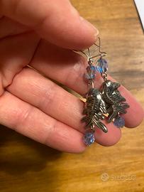 Orecchini pendenti con pesce e perline