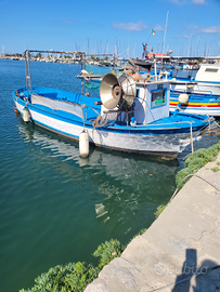 Barca da pesca con lice nza