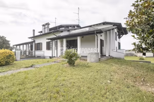 VILLA BIFAMILIARE CON GIARDINO!!!