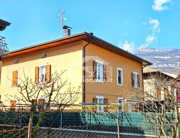 Appartamento di 115 m² con 4 locali e box auto a R
