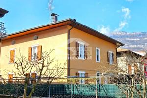 Appartamento di 115 m² con 4 locali e box auto a R