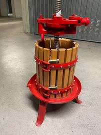 Torchio pressa per uva e vinacca